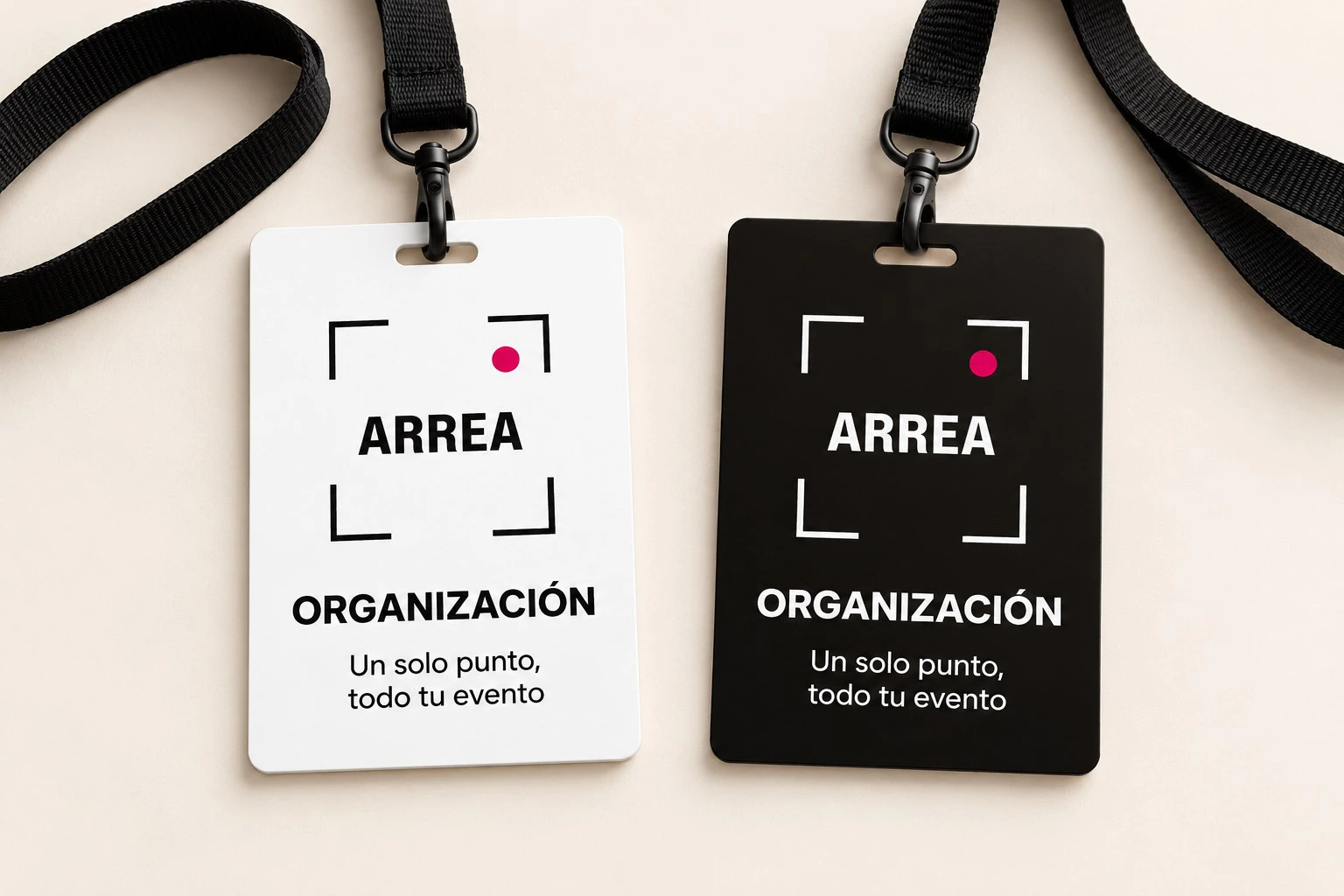 Acreditaciones de organización ARREA en blanco y negro, con el lema Un solo punto, todo tu evento
